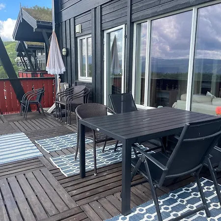 Toppleilighet Midt I *